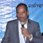 ଚଳନ୍ତା ଟ୍ରେନ୍‌ରେ ଚଢ଼ିବା ବେଳେ ଚାଲିଗଲା ଶିକ୍ଷକଙ୍କ ଜୀବନ